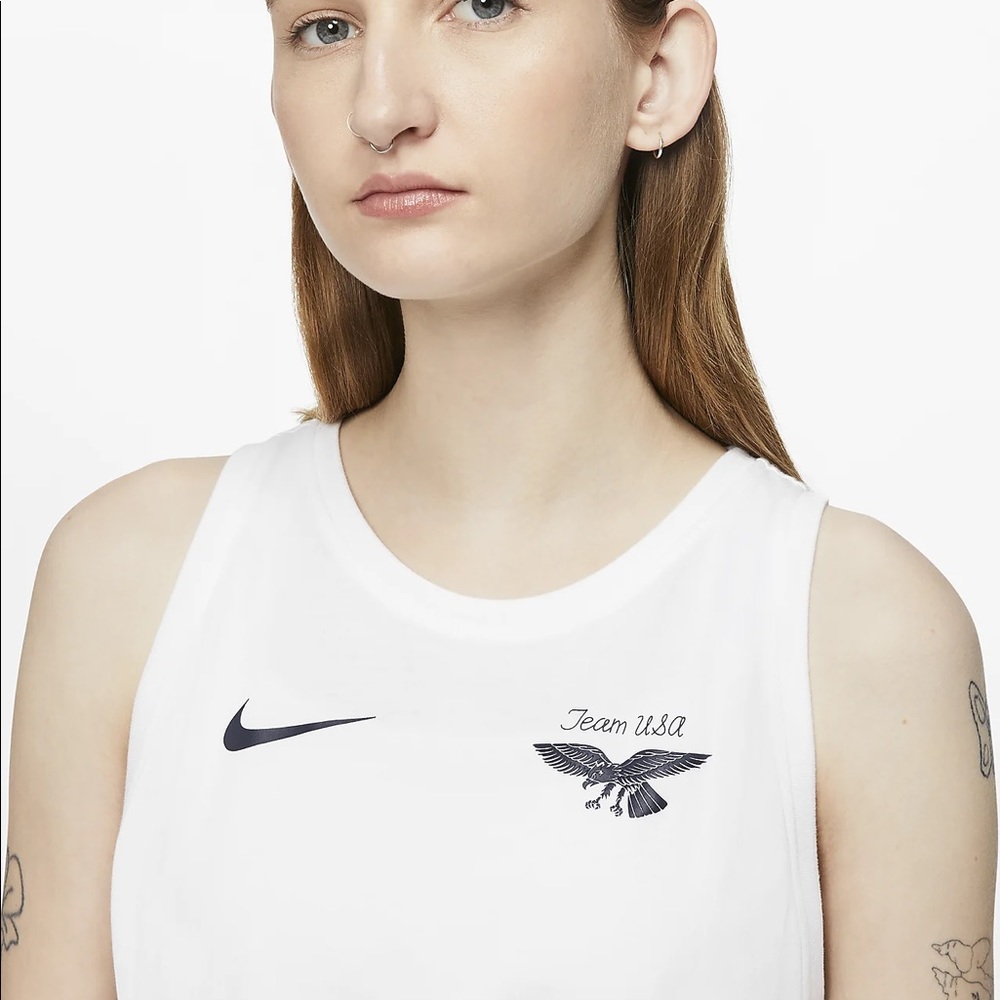 Nike - Picture 3 of 5